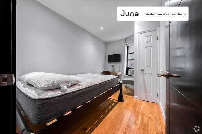 Building Photo - Private bedroom in 3 bed/1 bath Home
