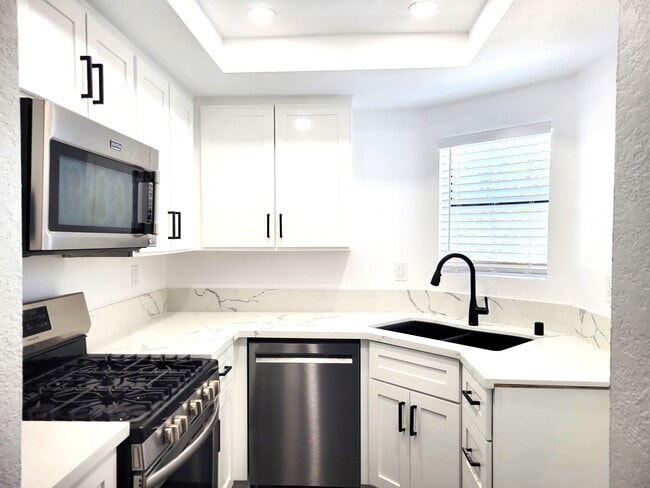 Building Photo - 12464 Montecito Road #464 Rental
