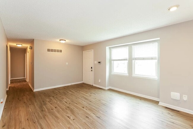 Photo - 701 SE Redwood Ln