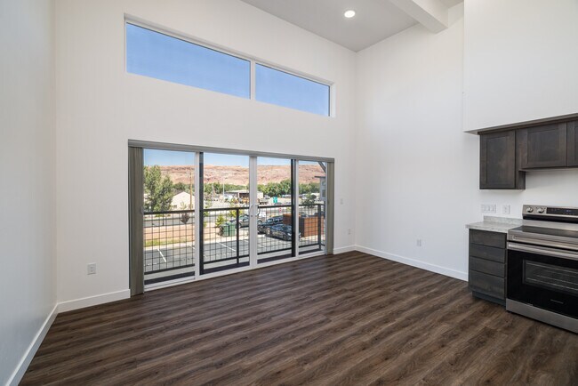 Photo - 443 Kane Creek Blvd