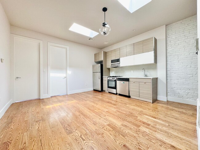 Photo - Furnished room/NOT APARTMENT Unit 5