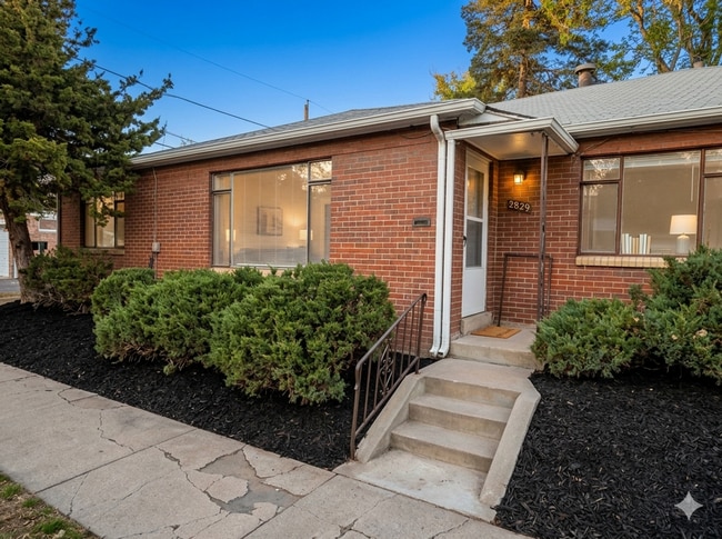 Building Photo - Spacious 2 Bedroom with Large Living Room and Separate Dining Area – Over 1,100 Sq Ft