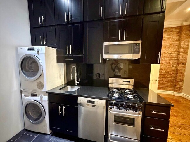 232 W 14th St Unit 1A