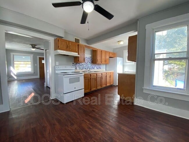 Photo - 1-198 1/2 E High St