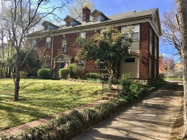 Building Photo - Whitland Ave Unit Apt 1