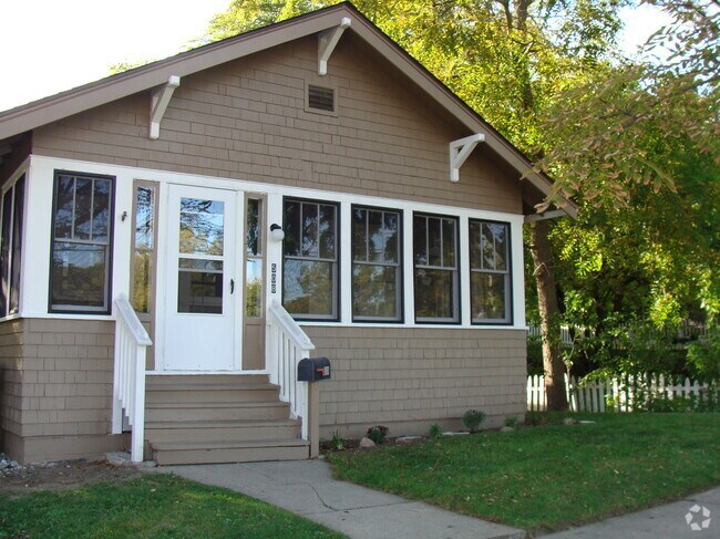 Building Photo - 508 Monroe St Rental