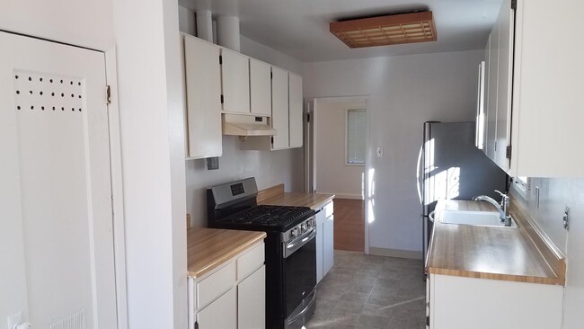 Photo - Ashby BART accessible vintage Berkeley home. Huge backyard!