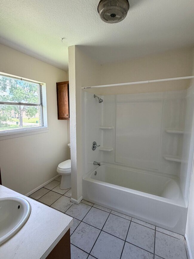 Photo - Fresh and clean 3/1 upstairs apartment