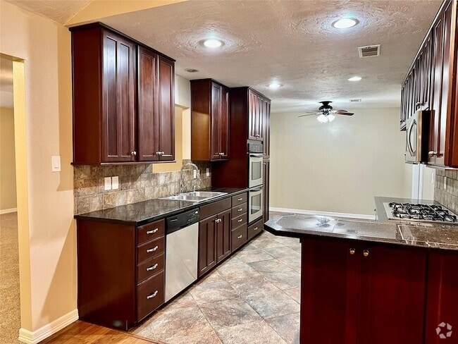 Building Photo - 239 Ridgewood Dr Rental