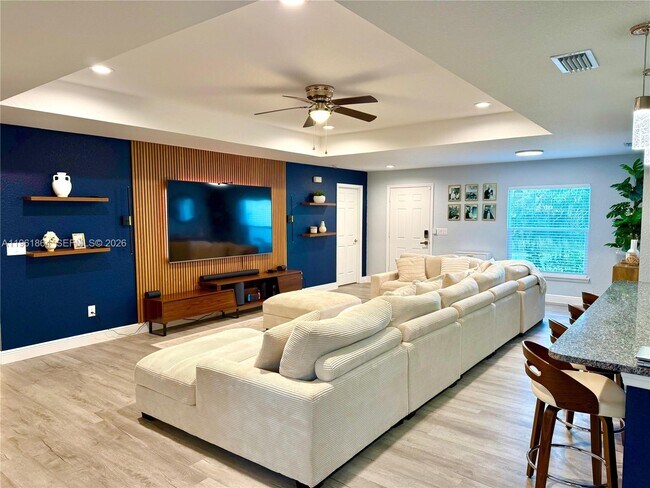 Photo - 274 Tindal St