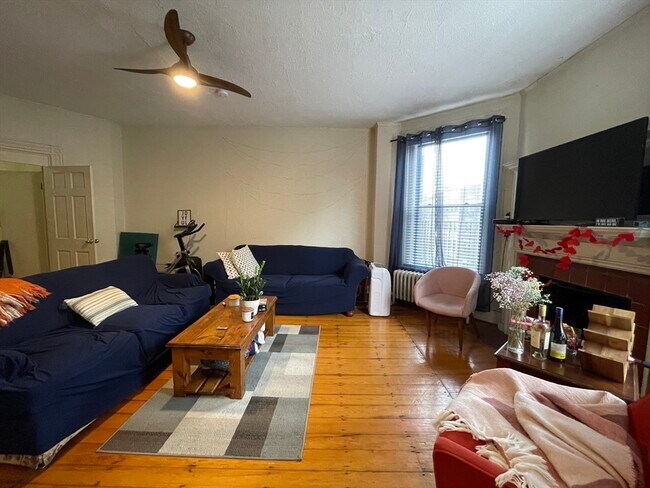 Photo - 914 Beacon St Unit 2