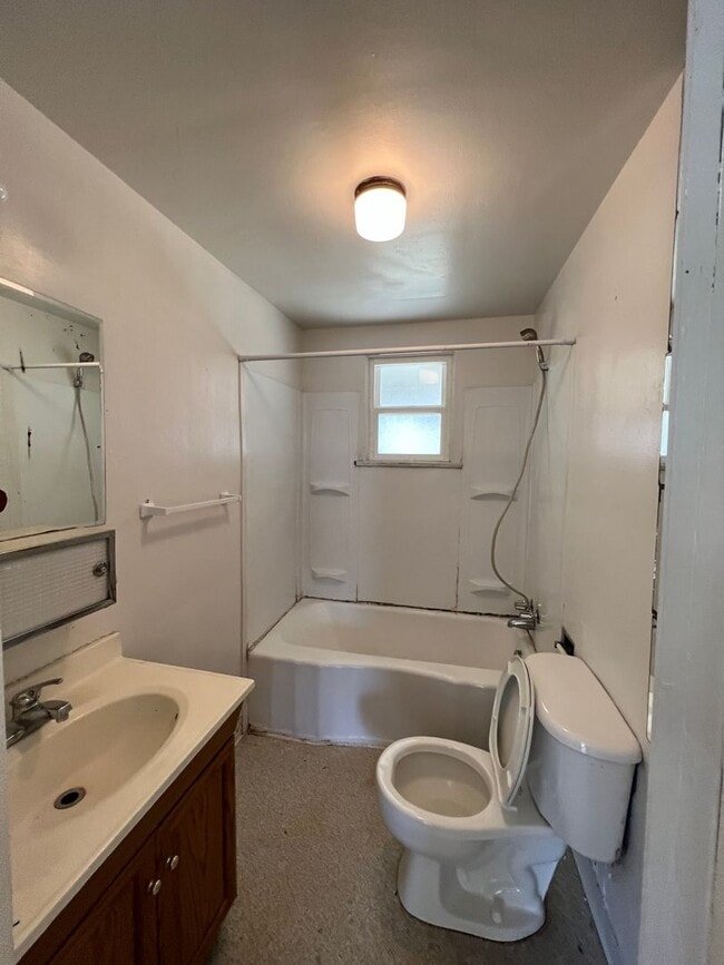 Photo - c1604 Unit B