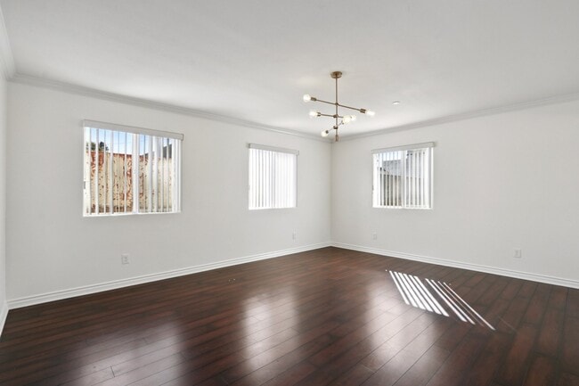 Photo - 1616 W 39th Pl