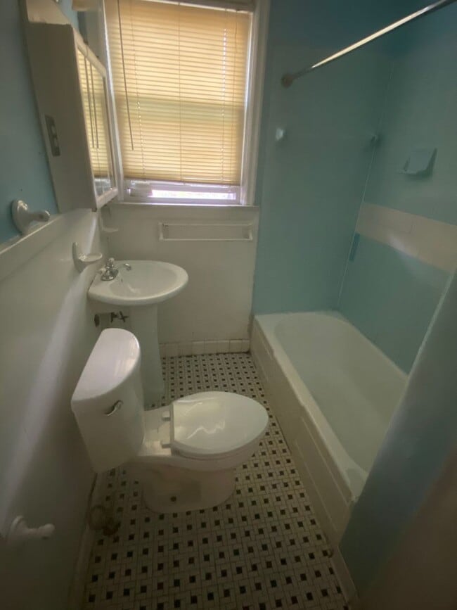 Photo - 1102 Murphy St