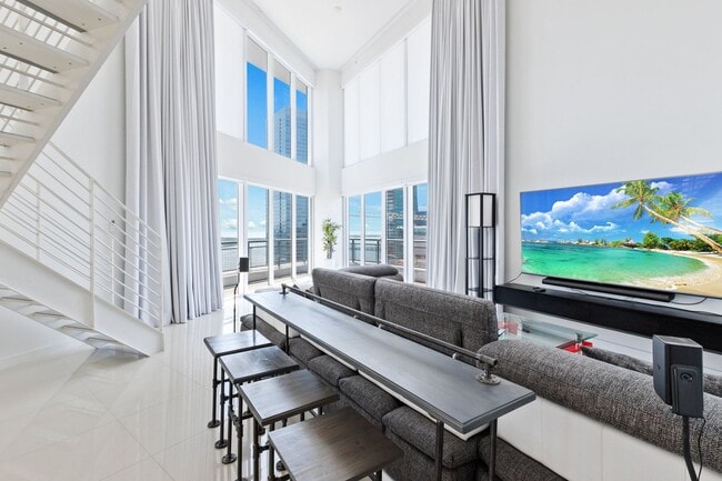 Building Photo - Stunning two-level 3 bedroom 4 bath corner unit with breathtaking panoramic views in center of Do...