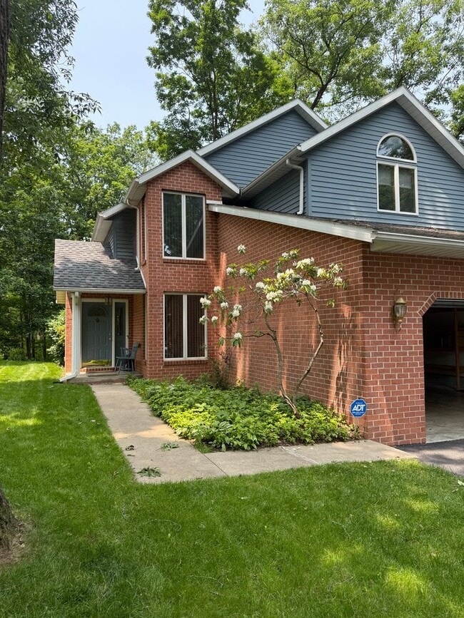 Photo - 1531 E Strohm Dr