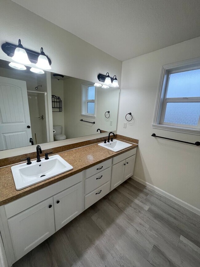 Photo - 4 Bedroom House in Jefferson!