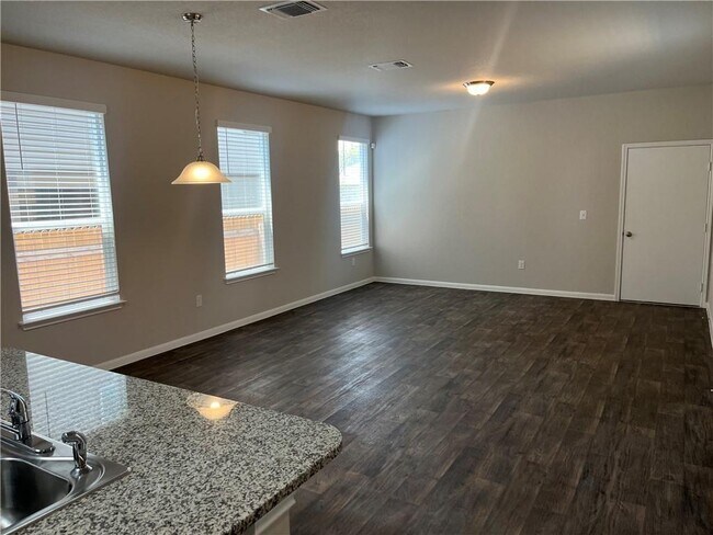 Photo - 1916 Whitaker Dr