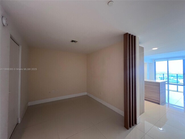 Photo - 16385 Biscayne Blvd Unit 2103