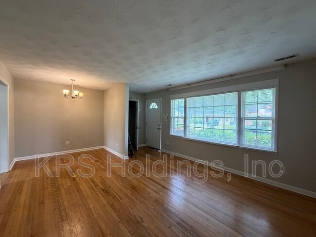 Photo - 105 Janet Dr