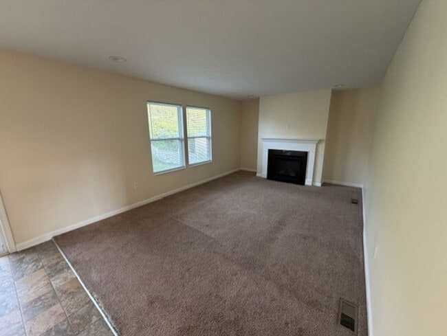 422 Labrador Ln