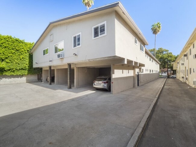 Photo - Oakland Manor