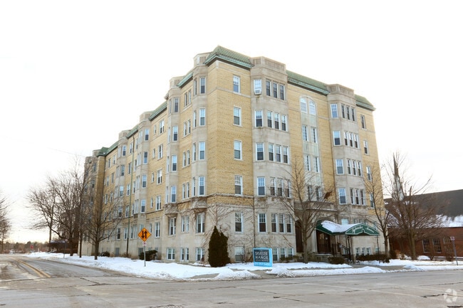 SYLVESTER MANOR APARTMENTS