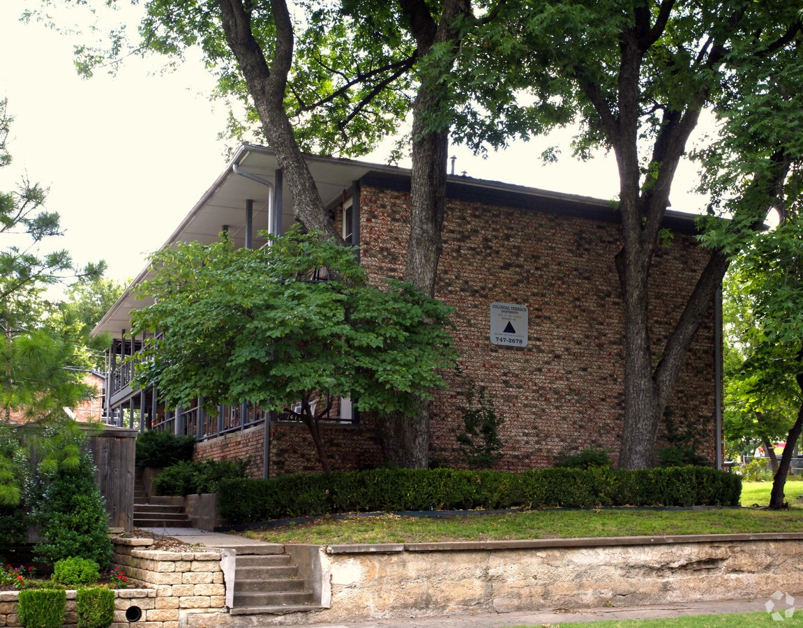 Colonial Terrace Apartments - Colonial Terrace Apartments
