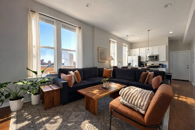 Building Photo - 736 N Throop St Unit SI ID1494909P