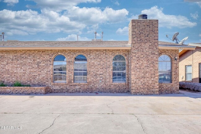 Building Photo - 3551 E Glen Dr Rental