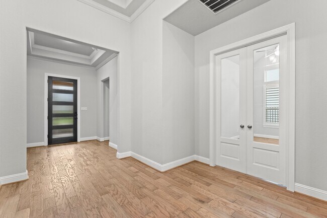 Photo - 40 Venetia Grove Dr