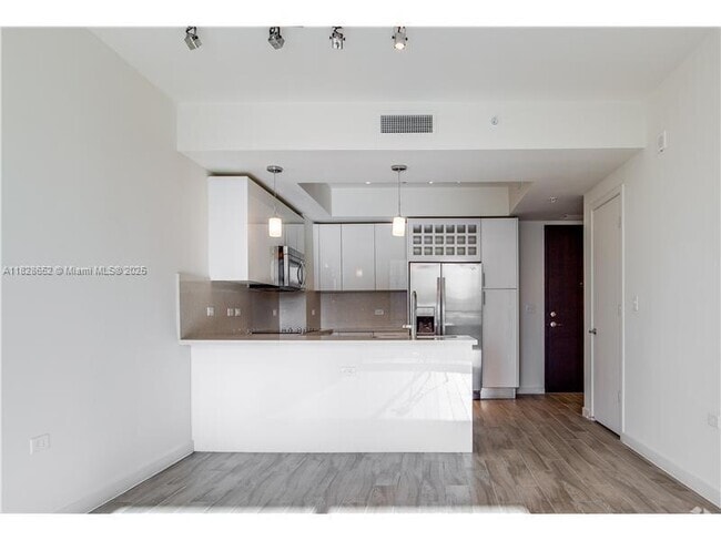 Building Photo - 999 SW 1st Ave Unit 1810 Rental