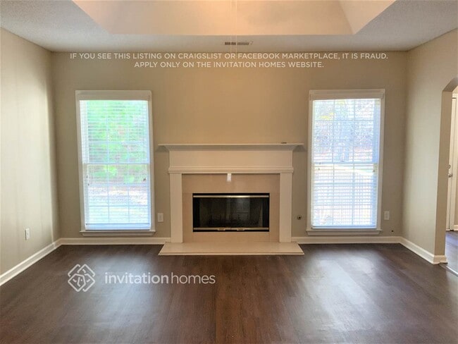 Photo - 925 Evian Dr NW
