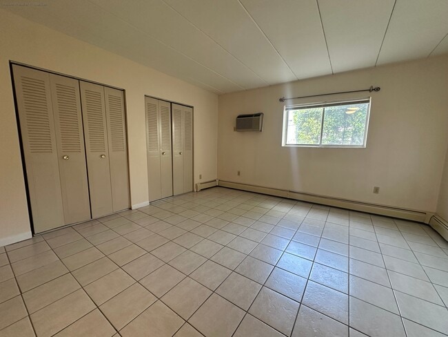Building Photo - 225 Independence Ave Unit 7