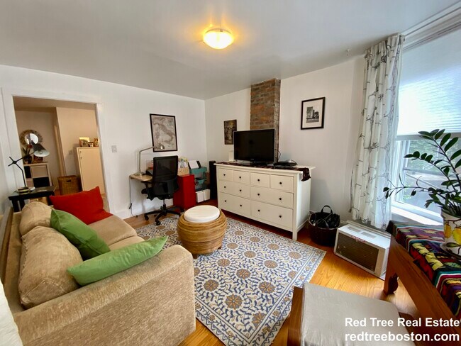 Photo - 17 Perry St Unit 2.5Bed 1-bathU2 Brookline