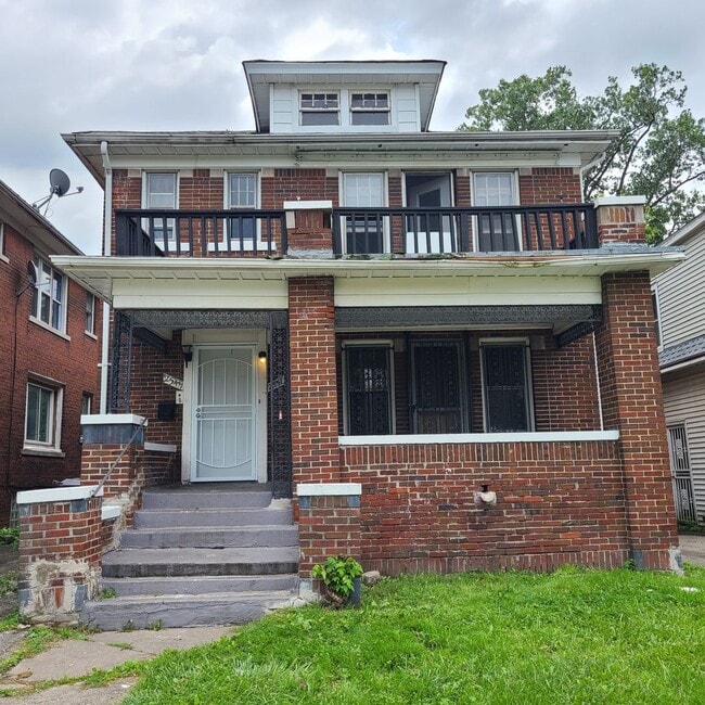 Building Photo - 2549-51 Highland Unit Lower