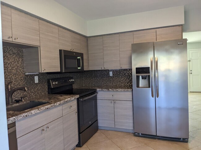 Photo - 2402 NE 5th Ave