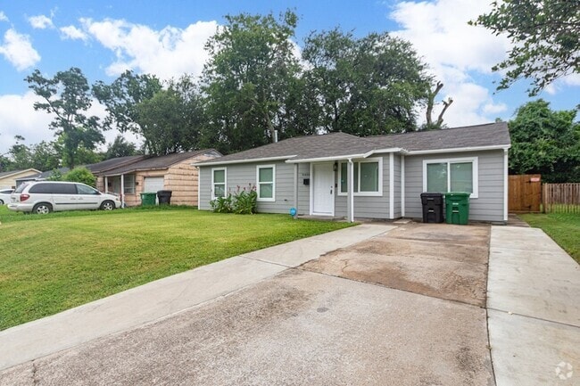 Building Photo - 9406 Chesterfield Dr Rental