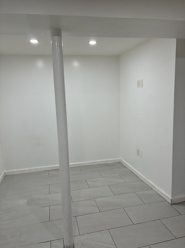 Living room - 12020 194th St