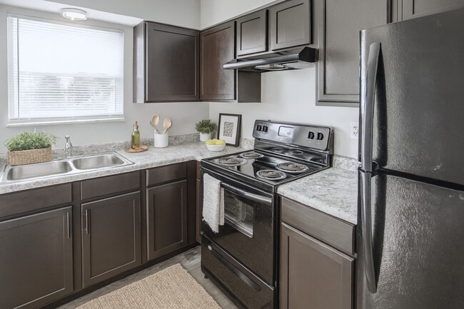Professional Park Townhomes & Apartments