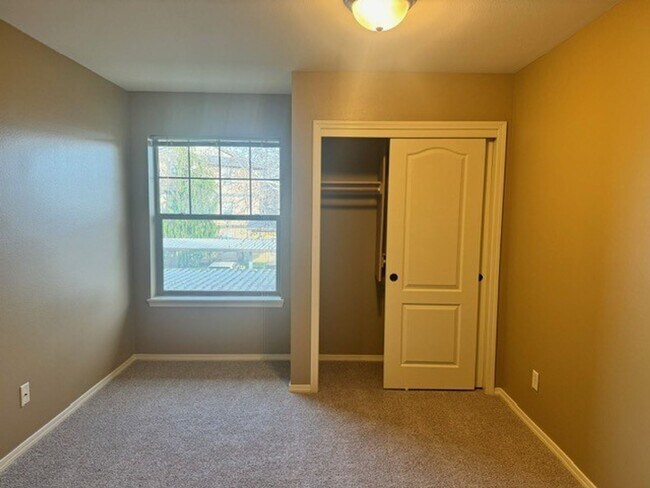195-Santiam Village Apartments
