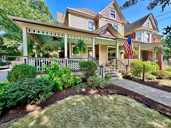 Building Photo - 516 Fourth Street 1.2 miles to CC, 4 Bed 2... Rental