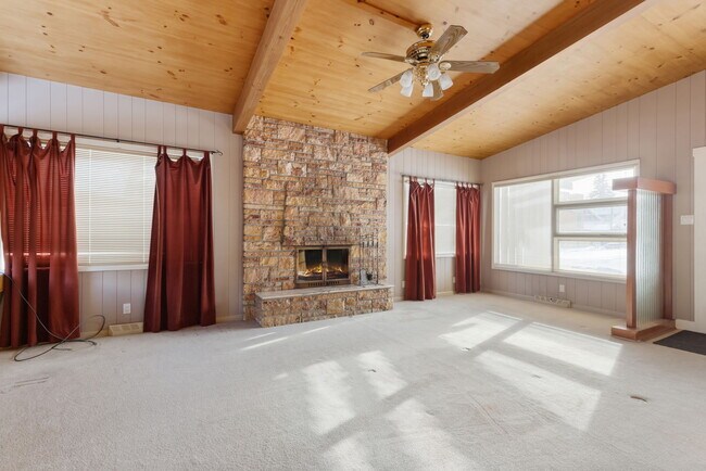 Photo - 1704-1748 48 Ave SW