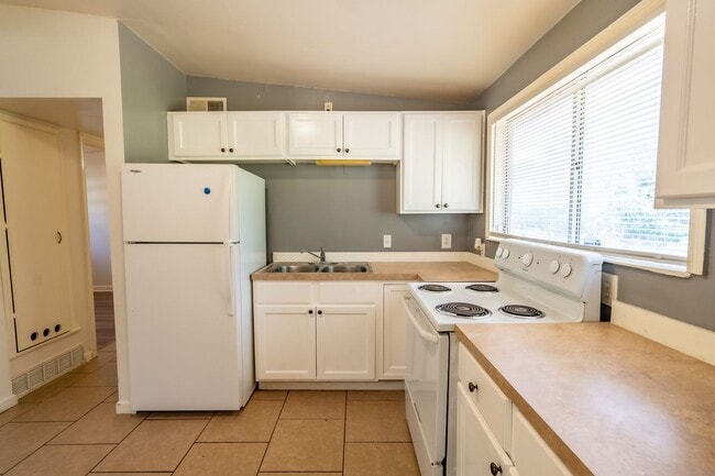 Photo - 3 Bed 1 Bath in Tulsa!