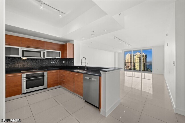 3000 Oasis Grand Blvd Unit 1603