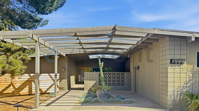 Photo - 5544 N Poplar Ave