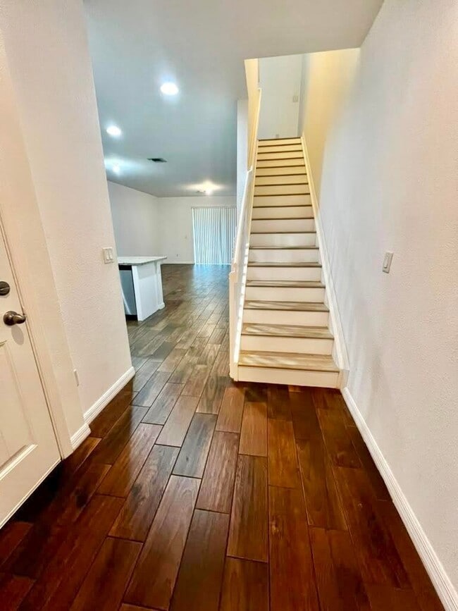 Photo - 1129 Vermilion Dr