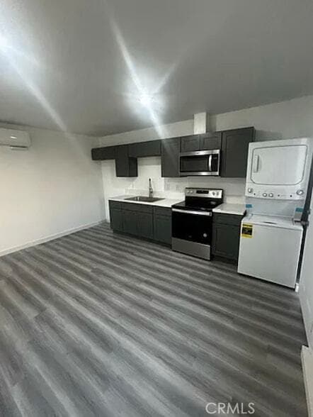 Building Photo - 648 E Cerritos St