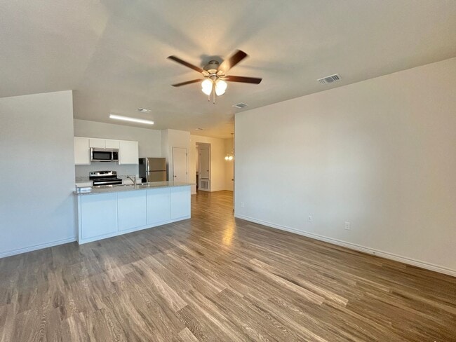 Photo - 1802 Montell St