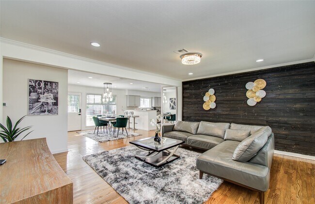 Photo - 5329 Pagewood Ln